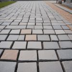 Гранитная брусчатка: характеристики, диапазоны цен и варианты поставки